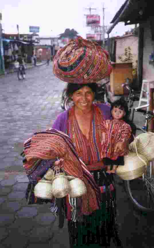 Solola_woman_vender.JPG (53738 bytes)